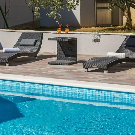 Navigare With Swimming Pool Casa de Férias