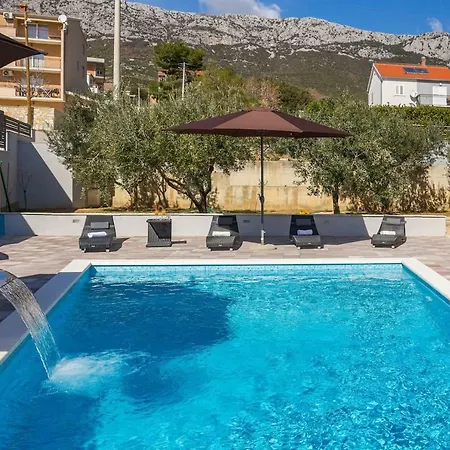 Navigare With Swimming Pool Casa de Férias Kaštela